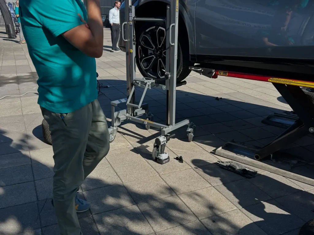 Däckbyte med maskin från SpeedTrading på Däckbytar-SM