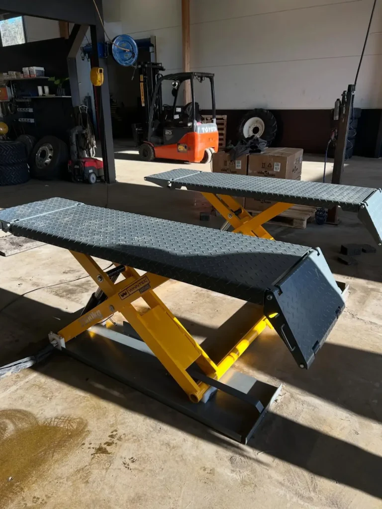 Winntec däckservicelyft 3,5 ton hos Sallbrings däckverkstad i Eksjö